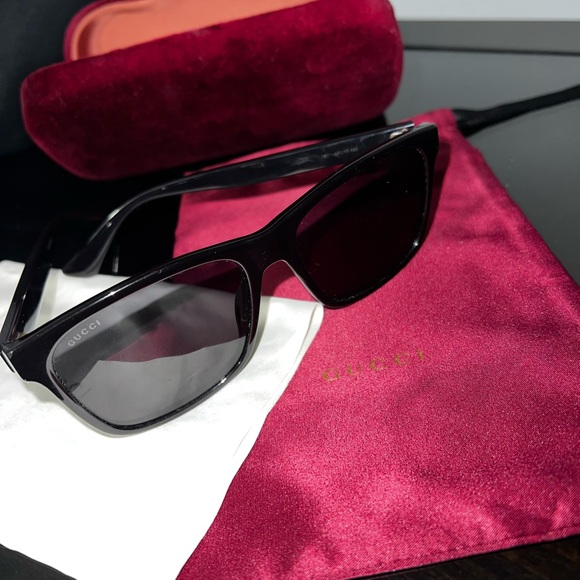 GUCCI Sunglasses GG0746S 001 Black & Gold - Picture 5 of 5